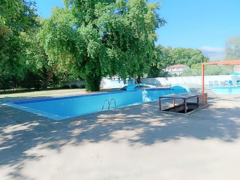 Vryses im Apokoronas Kreta, Vryses: Wohngebäude mit Pool und Bergblick zu verkaufen – Ideale Investition im Apokoronas! Haus kaufen